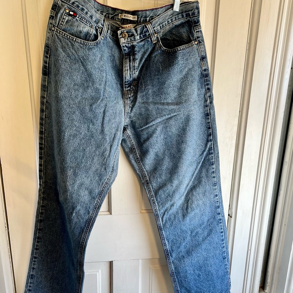Tommy Hilfiger size 14 medium wash classic fit mom jeans